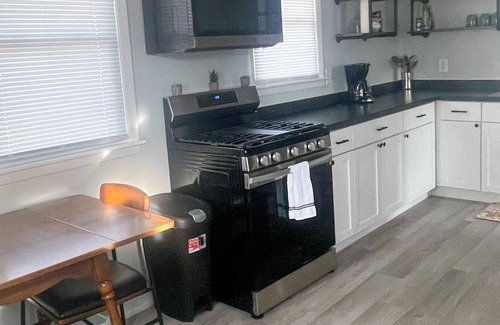 Cedar Rapids - Iowa City House | Spacious 3 bed 2 bath w/Basement yard and Office!