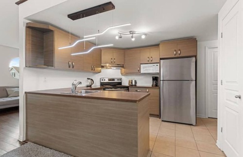Brossard Apartment | Spacious 3-bed Apt. in DIX30 close to DT