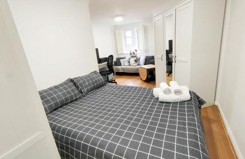 Westminster Apartment | Spacious 3-Bed Cosy Flat in Westminster