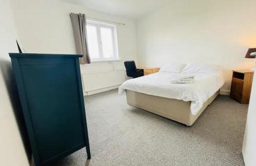 Woolwich Riverside Apartment | Spacious 3 Bed Flat in Greenwich