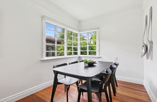 Morningside House | Spacious 3-Bed Home in Morningside with Backyard