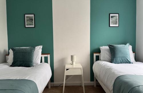Smethwick House | Spacious 3 Bed Home Near Hospital Free Parking