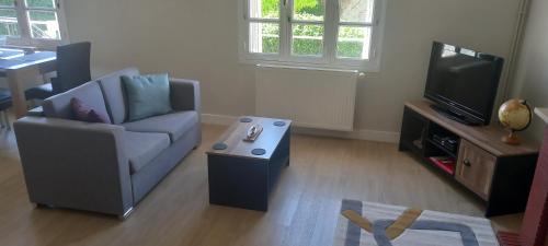 Chateau-Garnier House | Spacious 3-Bed House in Chateau Garnier