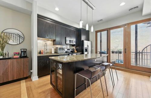 West Loop House | Spacious 3-Bed West Loop Townhouse, 1 Car Garage