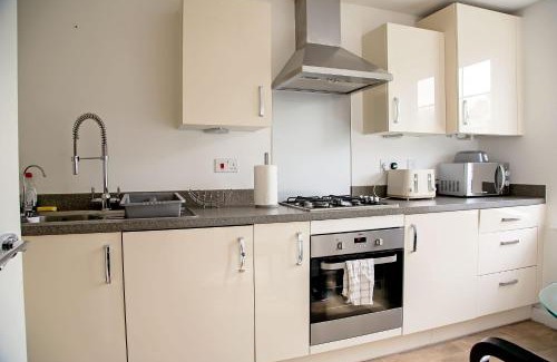 Stanford-le-Hope Apartment | Spacious 3-Bedroom Home with Backyard