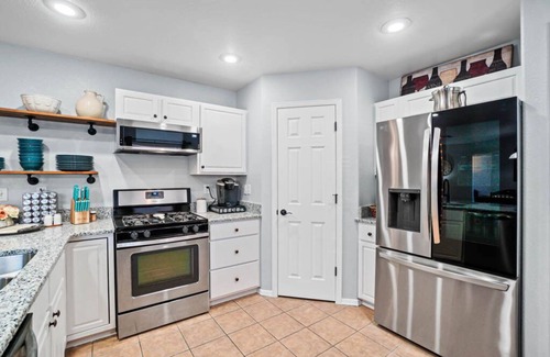 Las Cruces House | Spacious 3 bedroom 2.5 bath with 3 living areas