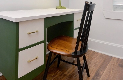 Leetsdale House | Spacious 3 Bedroom, 2 bath - sleeps up to 12! 30 min from Pittsburgh!