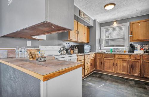 Downtown House | Spacious 3 Bedroom, 4Bed Cozy Home