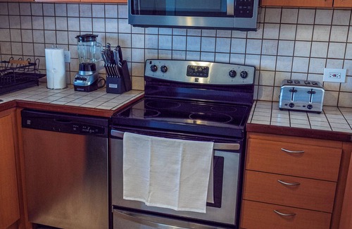 Pole Ojea Apartment | Spacious 3-bedroom apartment with WiFi, AC in beautiful Cabo Rojo