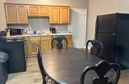 Jamestown Apartment | Spacious 3 bedroom apartment 3 miles from Wolf Creek Dam. Pet friendly!