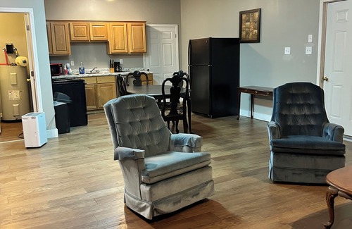 Jamestown Apartment | Spacious 3 bedroom apartment 3 miles from Wolf Creek Dam. Pet friendly!