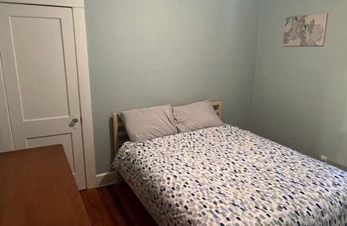 West New Haven Apartment | Spacious 3-bedroom apartment with WiFi, AC in fabulous New Haven