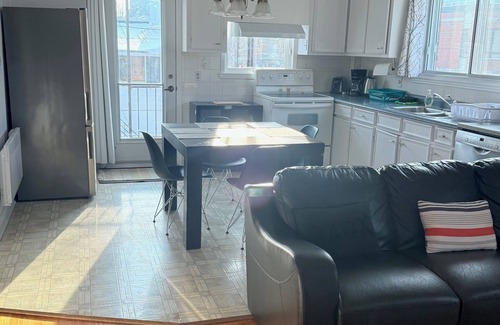 Mercier-Hochelaga-Maisonneuve Apartment | Spacious 3-bedroom apartment in charming Montréal with WiFi, AC, close to Metro