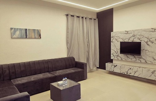 Salalah House | Spacious 3-bedroom apartment with AC, WiFi in the Salalah down twon