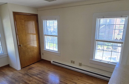 Sandy Hook Apartment | Spacious 3-bedroom apartment with AC, WiFi in awesome Newtown