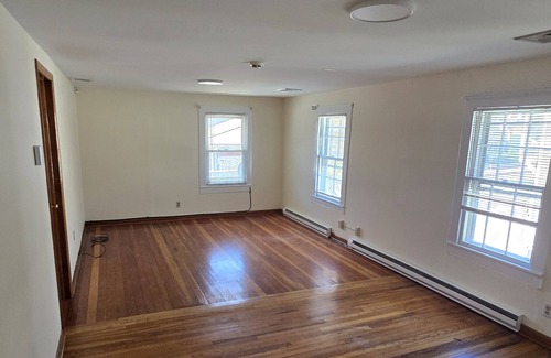 Sandy Hook Apartment | Spacious 3-bedroom apartment with AC, WiFi in awesome Newtown
