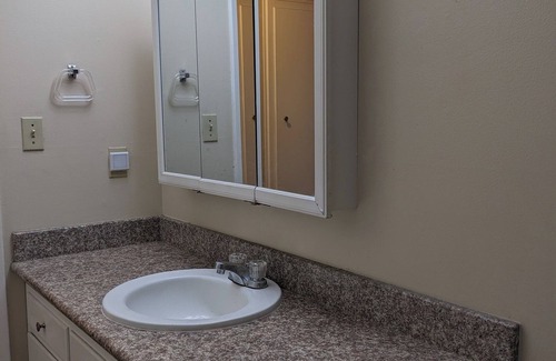 Oakland Apartment | Spacious 3-bedroom apartment in Oakland