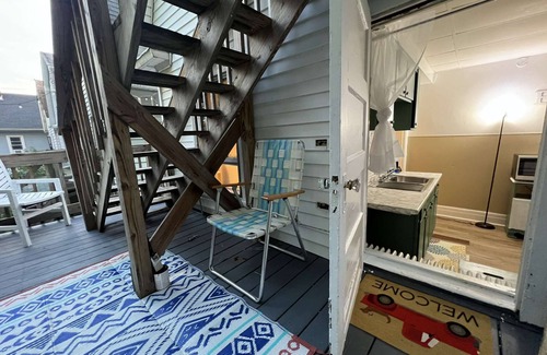 Albany Apartment | Spacious 3-bedroom apartment in peaceful Albany with AC, WiFi.