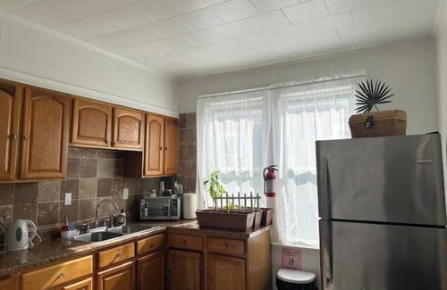 Ampere Apartment | Spacious 3-bedroom apartment near the airport and NYC!