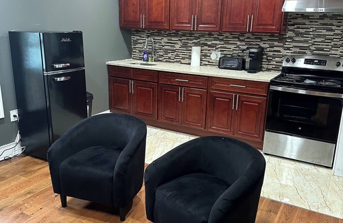 Queens Apartment | Spacious 3-bedroom apartment in cool Queens with WiFi, AC