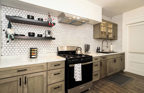 Southside Apartment | Spacious 3-bedroom Duplex w/King Bed Moments From Higher Onondaga Park