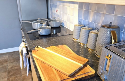 Harold Wood House | Spacious 3 Bedroom in Romford, Contractors Haven