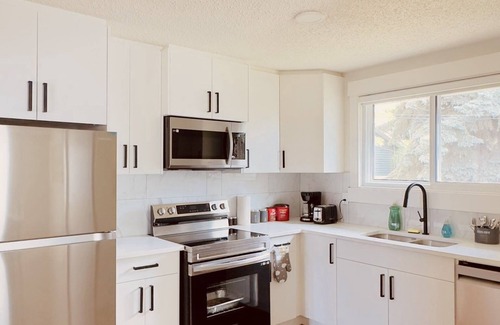 Northeast Edmonton House | "Spacious 3-Bedroom Home Steps Away from Downtown - Your Ideal Urban Getaway!"