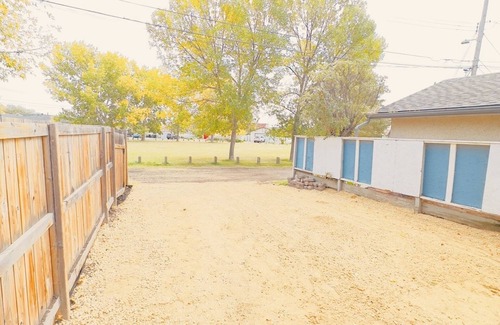 Northeast Edmonton House | "Spacious 3-Bedroom Home Steps Away from Downtown - Your Ideal Urban Getaway!"