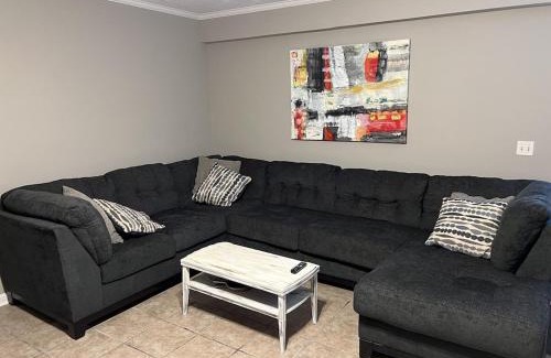 Pearl House | Spacious 3 bedroom home near Amphitheater/Baseball/shopping and much more