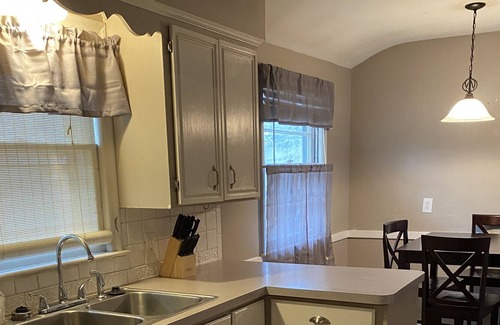 Lansing House | Spacious 3 Bedroom Home