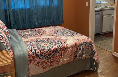 Lansing House | Spacious 3 Bedroom Home