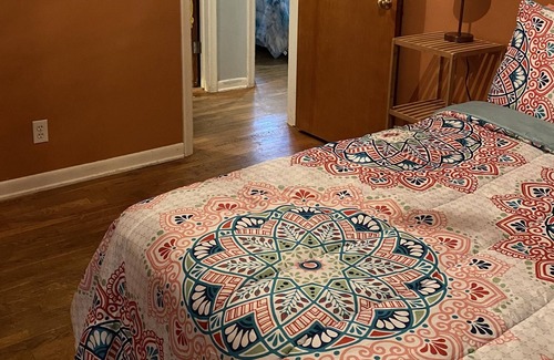 Lansing House | Spacious 3 Bedroom Home