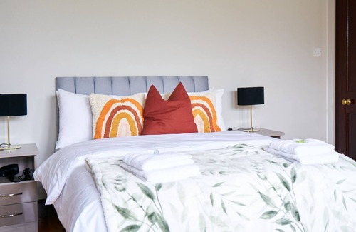 Falkirk House | Spacious 3-Bedroom House in Falkirk