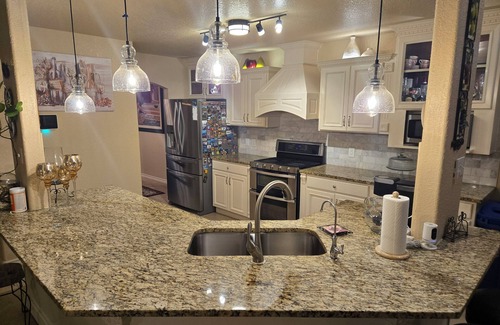 Biggs Field House | Spacious 3-bedroom house with Swimming Pool and a Spectacular View in El Paso