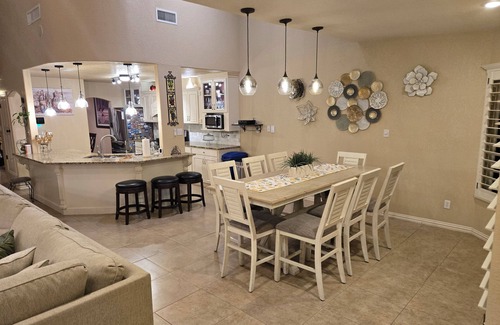 Biggs Field House | Spacious 3-bedroom house with Swimming Pool and a Spectacular View in El Paso
