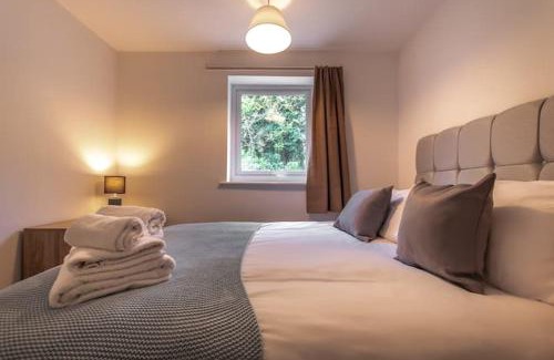 Reading House | Spacious 3 Bedroom House Sleeps 6 People