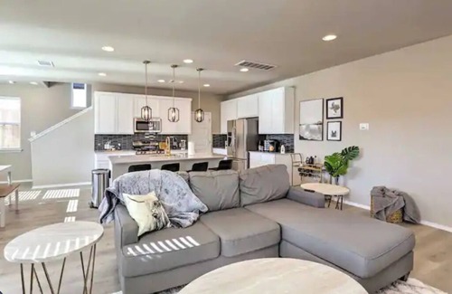 Travis County House | Spacious 3 Bedroom Luxury Austin Home