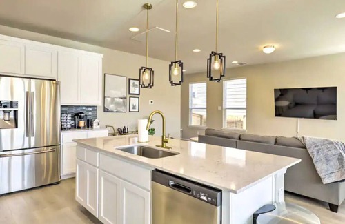 Travis County House | Spacious 3 Bedroom Luxury Austin Home