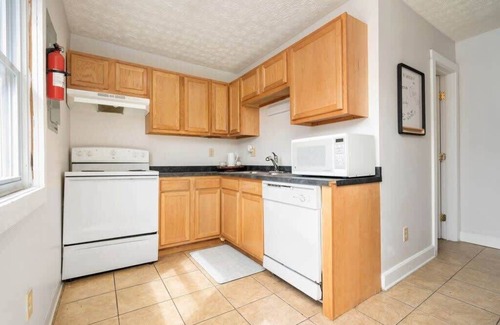 Weinland Park House | Spacious 3 Bedroom near OSU and High St.