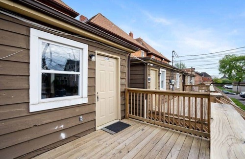 Weinland Park House | Spacious 3 Bedroom near OSU and High St.