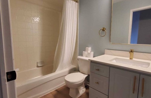 Halton Regional Municipality House | Spacious 3 bedroom Semi-detachednMinutes to GO station and storesnFree Parking