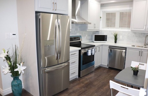 Ajax Apartment | Spacious 3 Bedroom walkout Basement Apartment