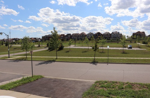 Ajax Apartment | Spacious 3 Bedroom walkout Basement Apartment