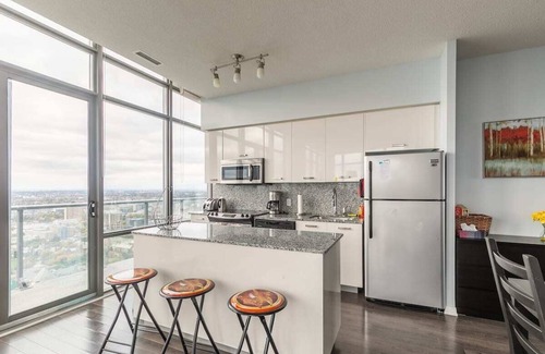 Bay Street Corridor Condo | Spacious 3 Bedroom with stunning city view