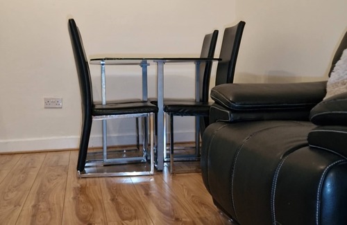 West Thurrock House | Spacious 3 bedroom with garden