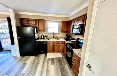 Mason House | Spacious 3 Bedroom with Outdoor Pool in Mason