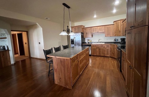 Walker Condo | Spacious 3 BR Leech Lake beachfront condo w/incredible amenities + sunrise view