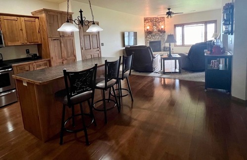 Walker Condo | Spacious 3 BR Leech Lake beachfront condo w/incredible amenities + sunrise view