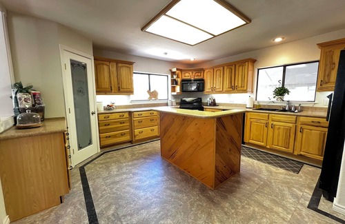 Del Valle Other | Spacious 3 full baths 10 beds 3-story house with private backyard in Del Valle