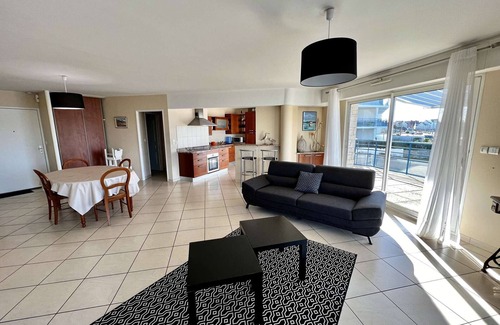 Etel Apartment | Spacious 3-room apartment in Étel - Terrace - Port view - Wifi - Parking
